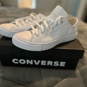 All White Converse-Low. New with Box-Size 8.5-No Cloth